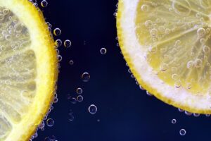 ニキビに効果的なレモン水を飲む方法とは？