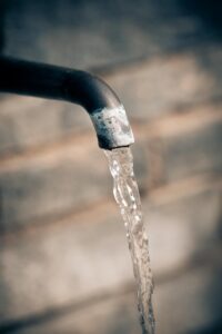 水道水がニキビの原因になるって本当？