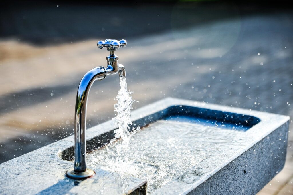 水道水を飲むと肌荒れは改善されるのか？