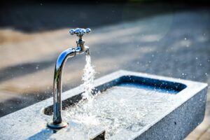 水道水を飲むと肌荒れは改善されるのか？