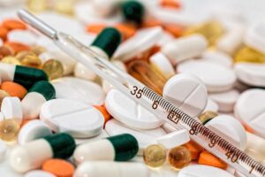 ニキビに抗生物質を服用するとどんな影響があるのか？