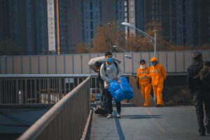 社会人がコンビニで手軽に食べられるニキビ対策の食べ物は？
