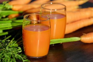 ニキビ対策に効果的な野菜ジュースを毎日飲むべき理由は？