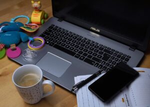 繰り返すニキビをホルモンバランスと不規則な生活から改善する方法は？