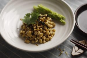 繰り返すニキビを腸内環境で整える納豆の食べ方は？