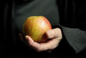 繰り返すニキビを防ぐための食事で糖質オフをやりすぎる際の注意点は？