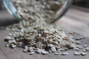 繰り返すニキビを食事で改善するオートミール活用方法は？