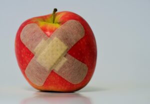 繰り返すニキビを食事で改善できるメニューはどれですか？