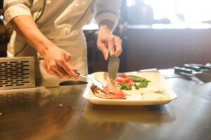 繰り返すニキビを食事で減らすためのインスタント食品のコツは？