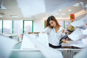 繰り返すニキビが頬に出る原因と体内ケアは何か？