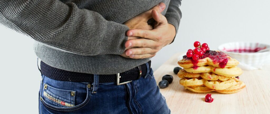 繰り返すニキビとストレス、食べ過ぎとの関係は何か？