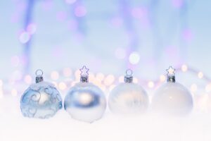 繰り返すニキビをストレスや甘いものの爆食いから防ぐ方法は？