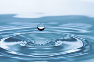 繰り返すニキビに対する体内ケアとして硬水と軟水はどのような影響を与えるのか？